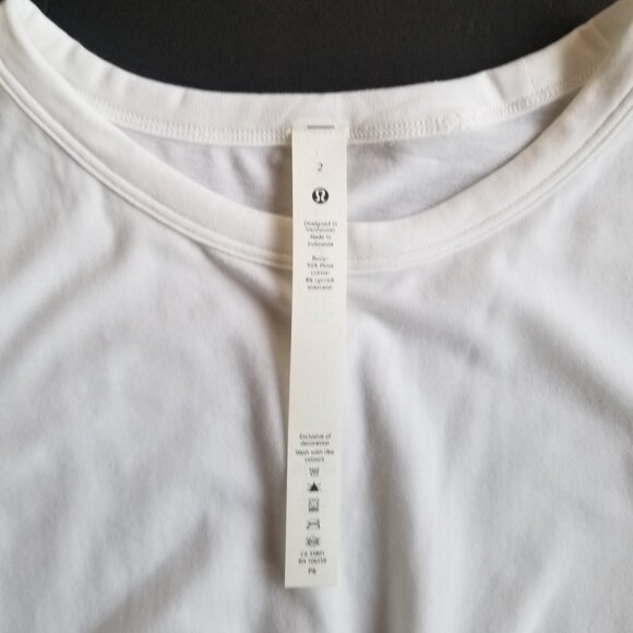 Lululemon Crescent T-Shirt - Picture 2 of 8